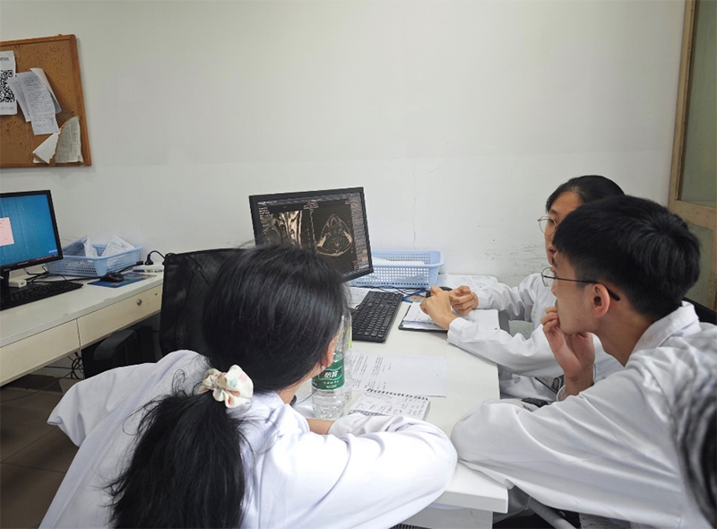 ���ҽ��һ�ߣ�����ҽѧ����