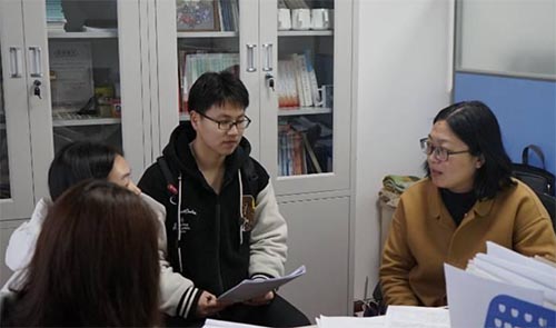 ��������ŶӸ�����������ѧ��̽��ѧ����ʳ��ȫά����״