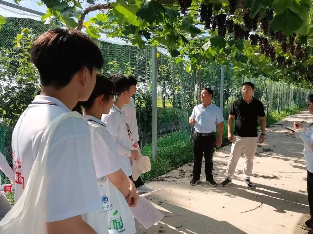 ����չ���ļ䣬��ˮ��ɽ����ǰ