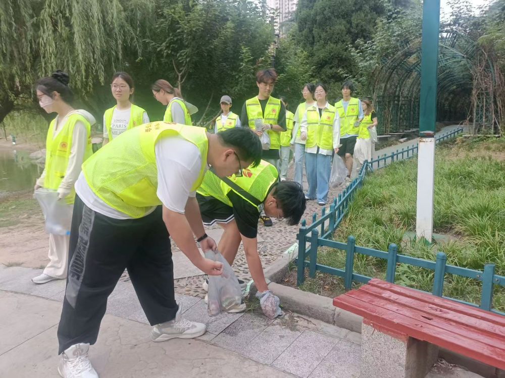 �������й����ഺ�ж�������ʵ������