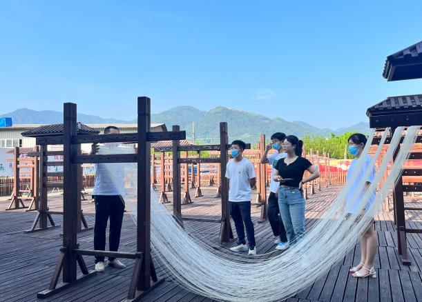 ����Ϫ�����ѹ�������Ļ�����ɫ��ҵ�ĺ�г����