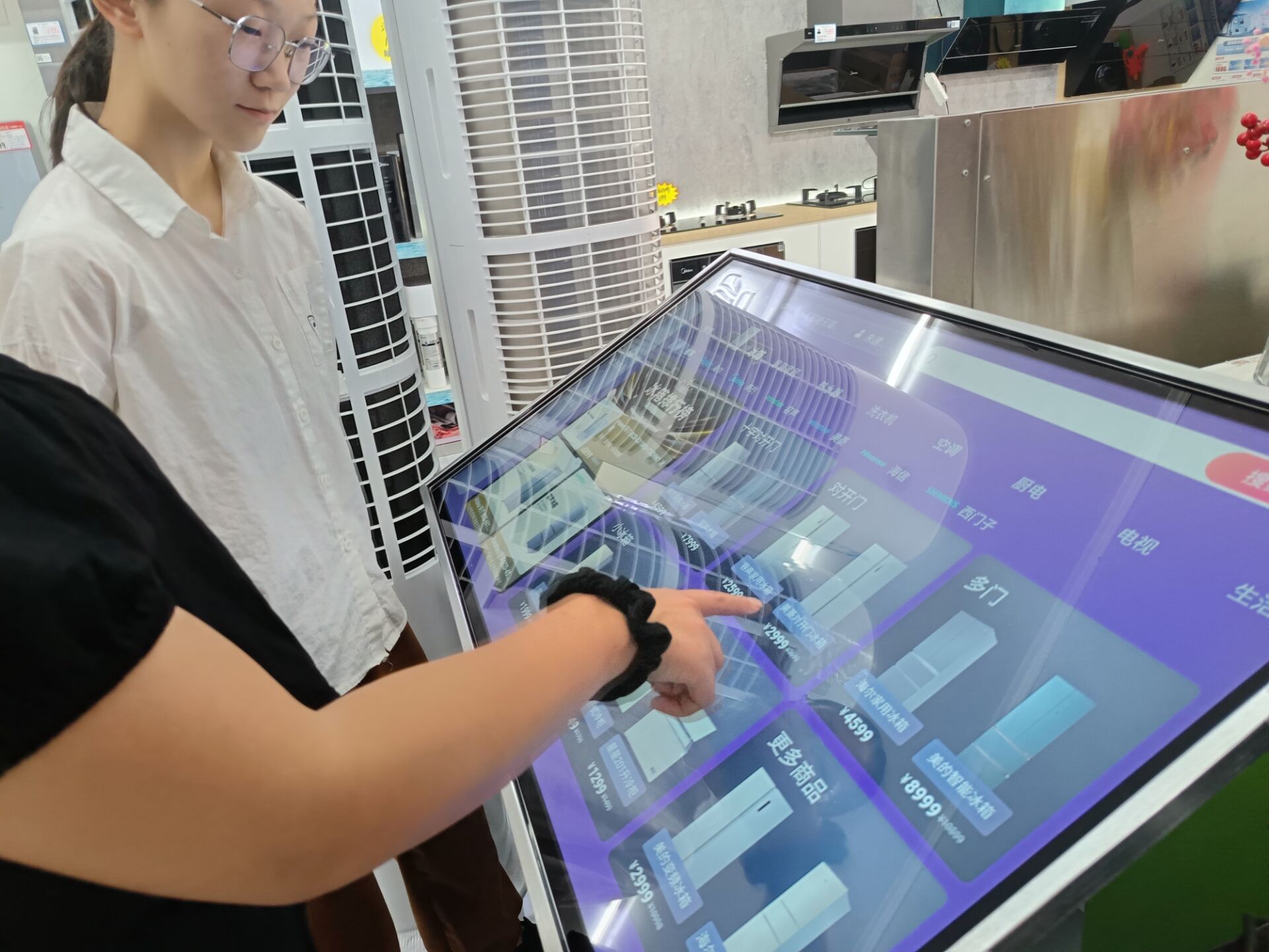 ��΢�����������أ�Ϊ���﷫���λԻ͡������߽���С΢��ҵ��̽�����ý�����չ��·