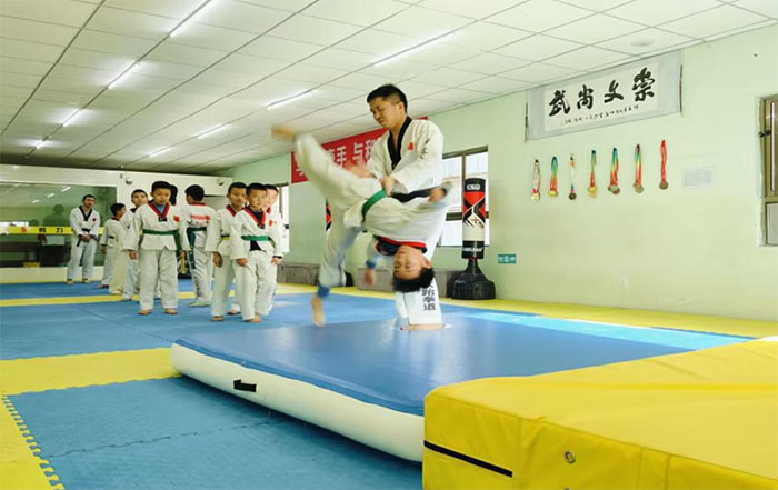 ����ѧ�ӷ����磺������˱�������ȭ��������ҵ����