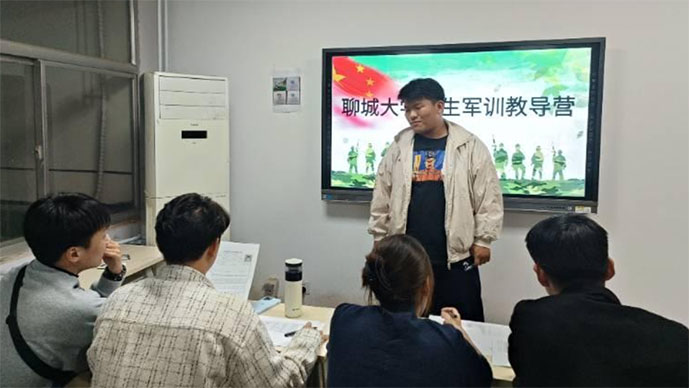 �ĳǴ�ѧ��ý����ѧԺ������ƽ����һվʽѧ��������չ��ѵ�̵�Ӫ��Ա�������������̽�ֻ�