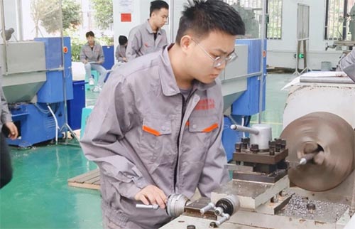 ��ʦ������׽��ѧ���Ͷ����ܴ���ʵ������