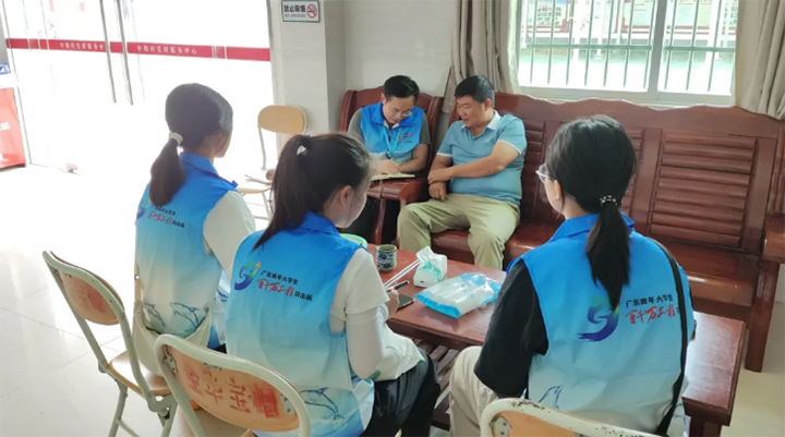 �����ࡰ����ʵ��������̽�������壬�Ժ�ɫ����Ϊī����ɫũ��Ϊ�ʣ���ͬ���ճ�һ��������˵�Ѥ�û���