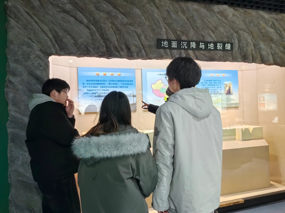 �Ӻ���ѧ�����ص��ʷ��� ���ΰ�ȫ��ʯ