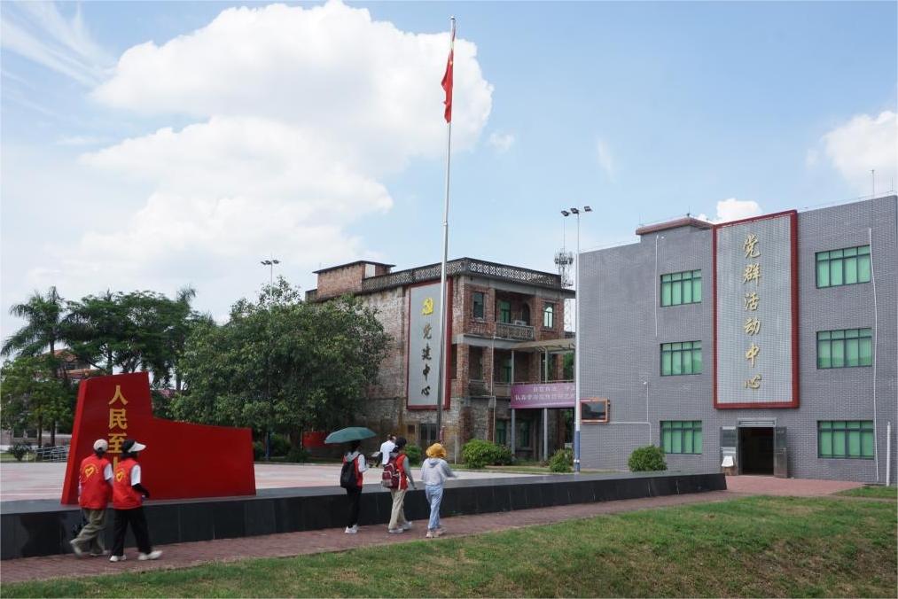 ��ǧ�򹤳�ح��ɽ��ѧ��������Լ��ʵ���ţ��������δ��٣���������ů�˼�