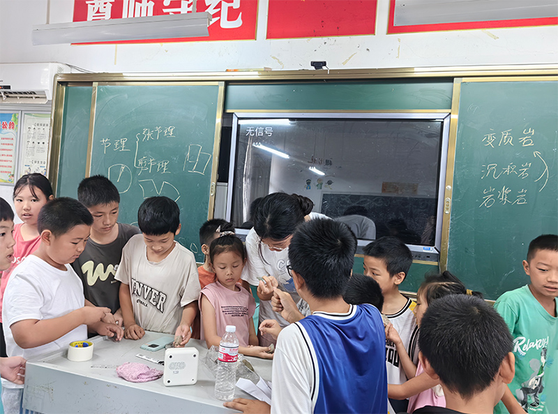 �й����ʴ�ѧ��������ѧ�ӣ�֧���߽������������ഺ����