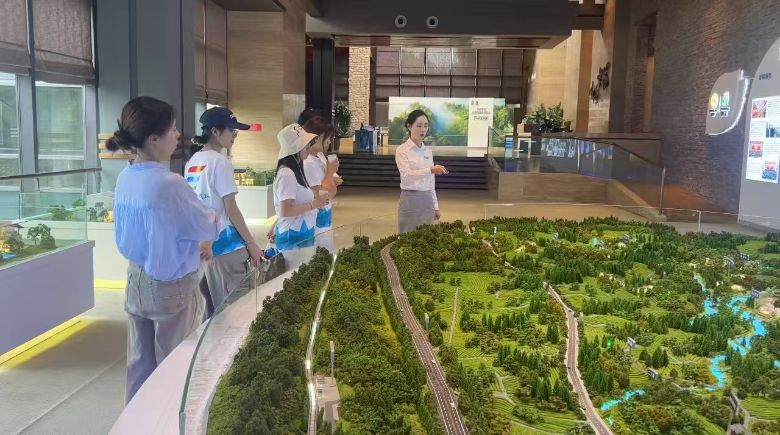 ���ϲƴ�ѧ��̽�óɶ��ѽ�������������������·��