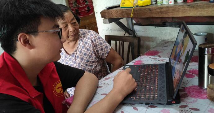 ȼ��ϣ��������ѧ��Я�ֺǻ��ճ�����