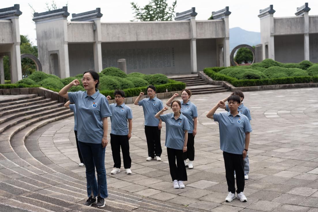 ��ɽ���ҹǣ����������� ���������±���ʿ��԰