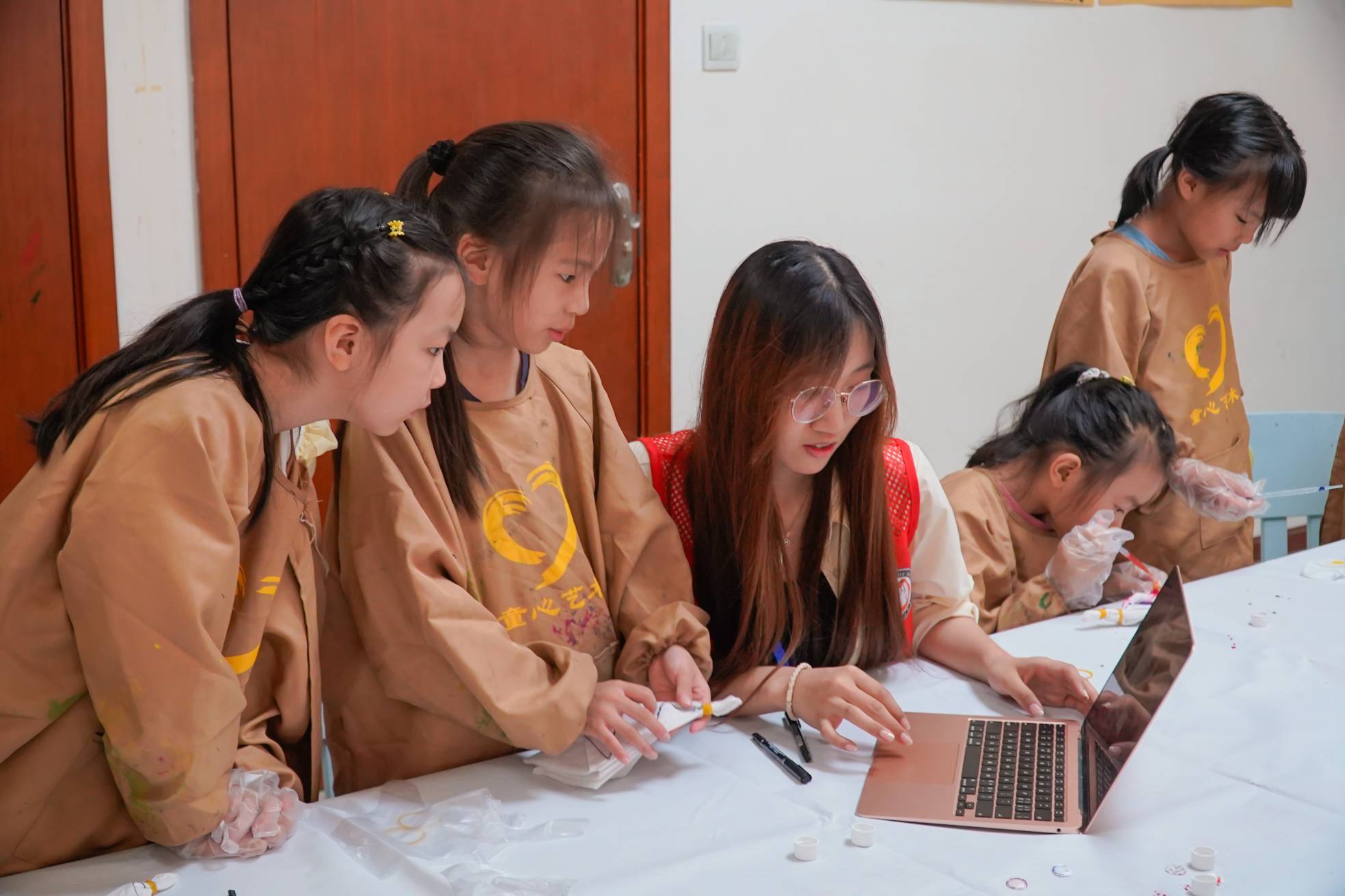 ͯ�Ļ�ʣ���Ⱦ��ͳ����Բ��֧�̶Ӵ��캢��̽����Ⱦ����