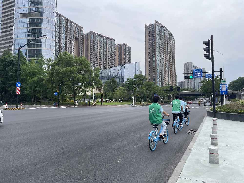 ������ɫ�У�������ɫ����