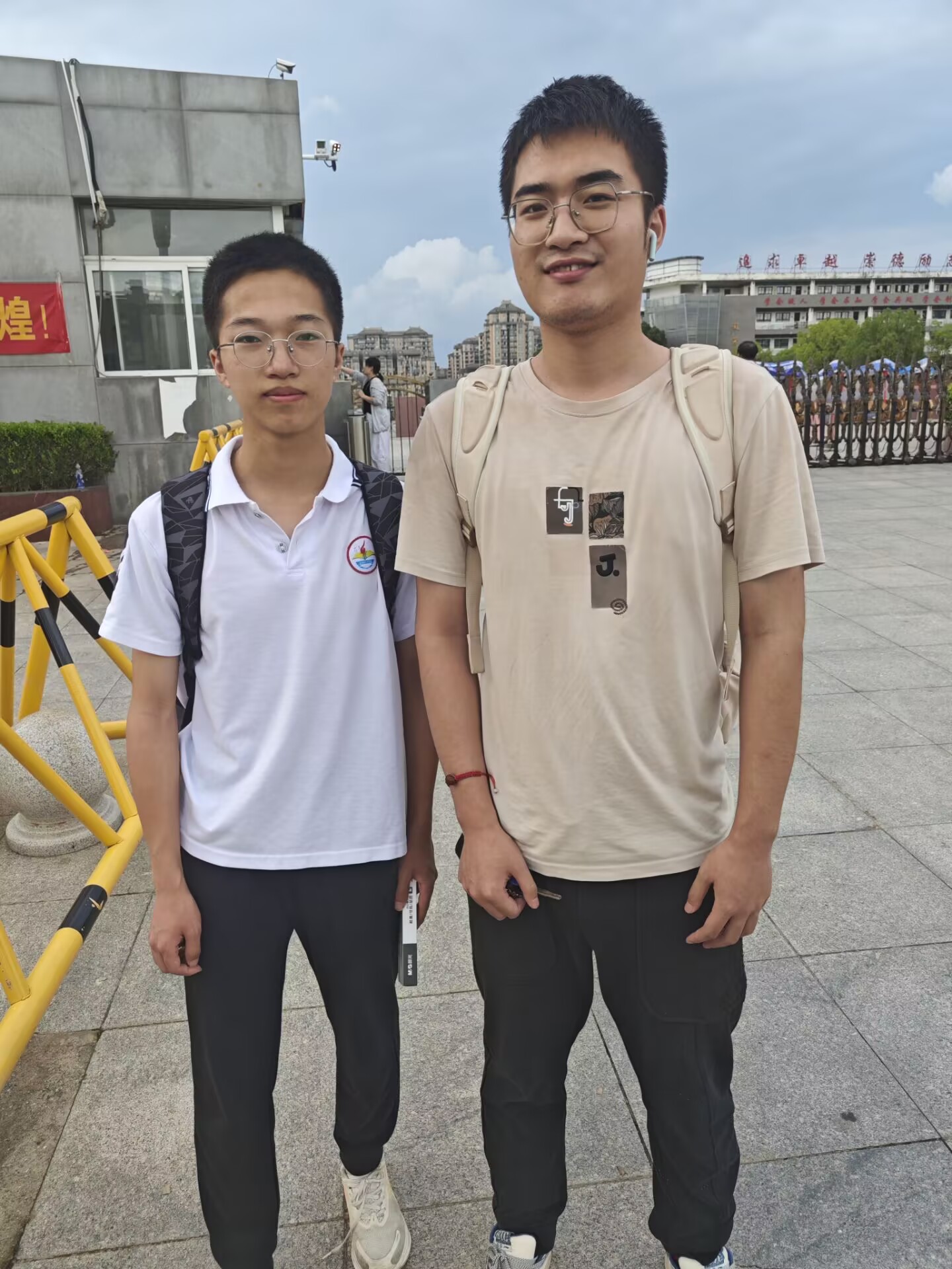 �����һ��ѧУ�������У԰���ڴ��ǻ�֮Կ�����շ��ǽ̡��Ŷӽ�������֮��