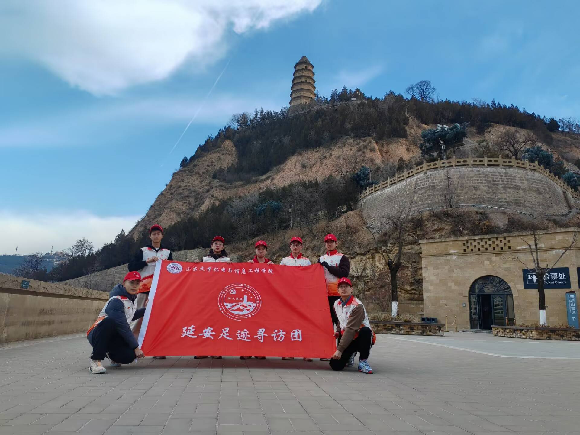 ̽Ѱ�Ӱ����񣺱���ɽ�ϵĺ�ɫ֮��