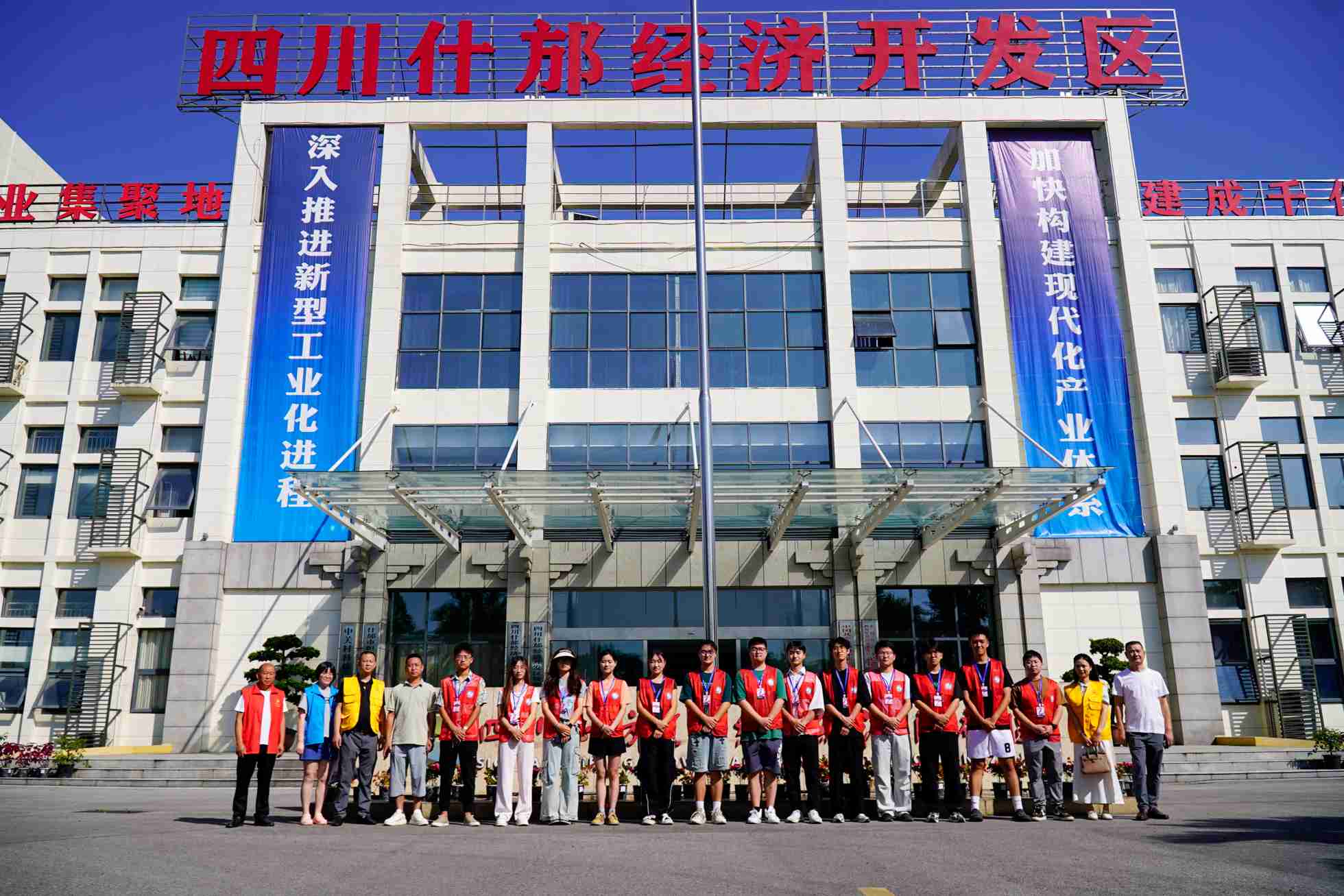 �й�ʯ�ʹ�ѧ��������Բ��֧�̶ӣ�ʡ�����ֽ���չ������ʵ������̽ʲ������