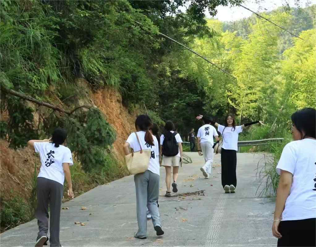 ������ϢѧԺ���Ʊ��ط�"�Ŷӣ���Դˮ�ƣ�����Ʈ��