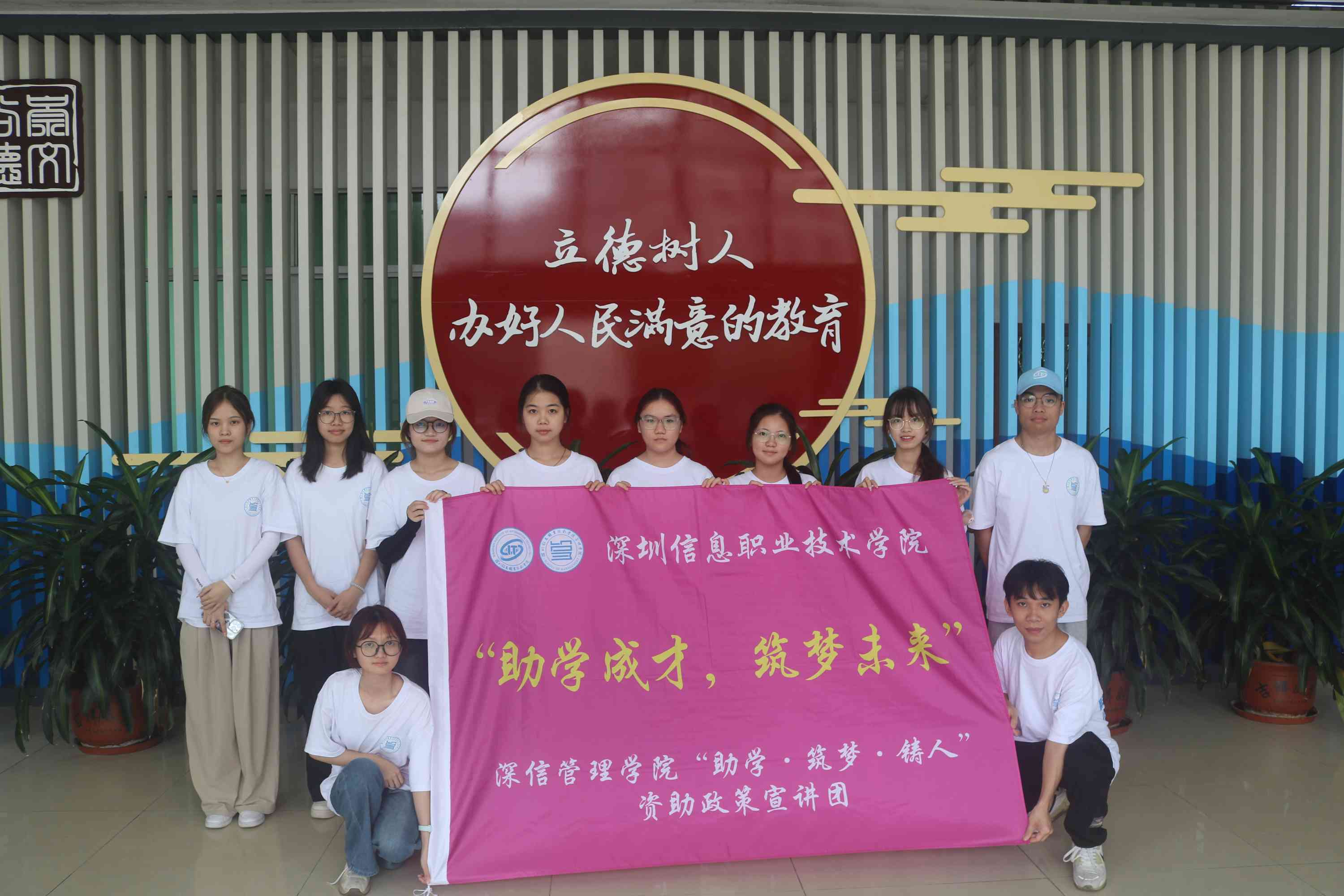 ����½���˲�������������巢չ����ͼ�����Ź�Ժ����ѧ�����Ρ����ˡ��������������Ÿ���β½�ӿ�չһϵ���������������