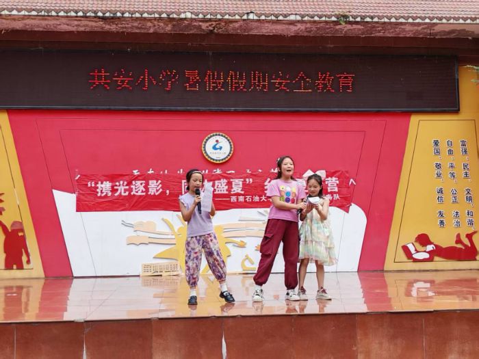 ϣ��֮��־Ը�������ʵ���ӡ������硱����Ӫ��Ӫ�㱨����Բ����Ļ