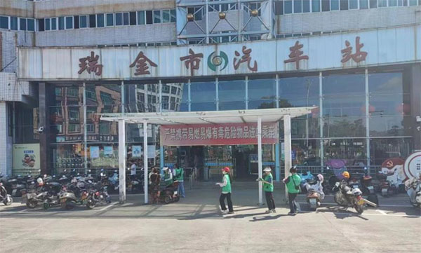 ����ɫ�ʶ�����ɫ���С�