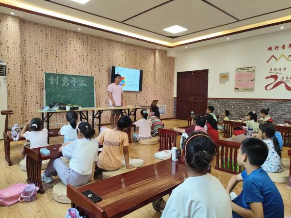 ɽ��������ѧ��������ʵ����Ϊ���Ҵ���С�����ڹ�����ÿ�չ�����ֹ��γ�