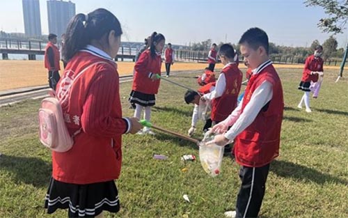 �����������Сѧ��չ��ɫ�������ʵ���