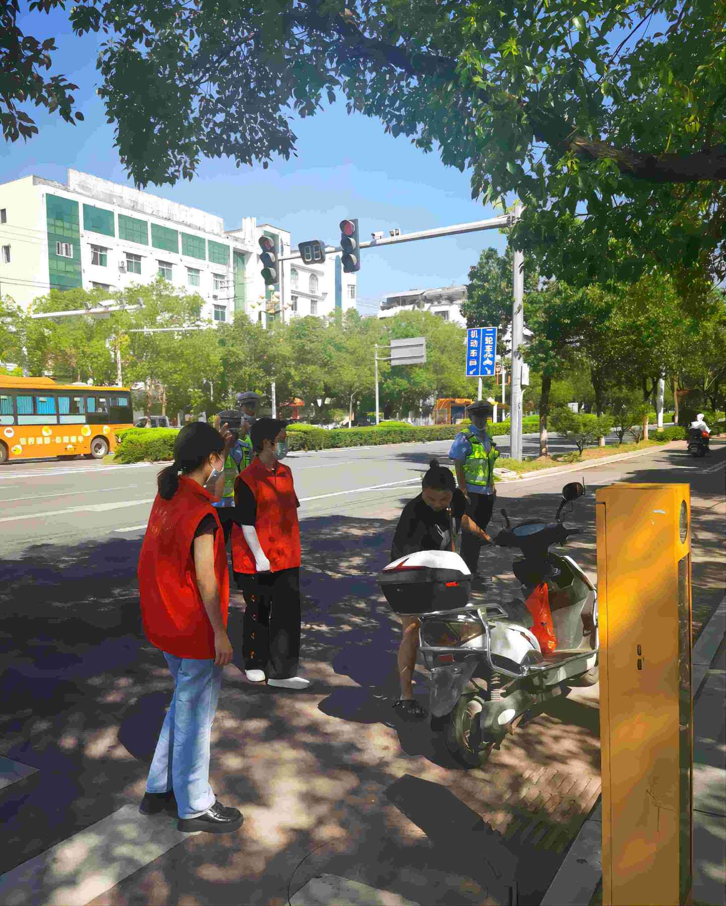 ����ɳ��ʵ��С�ֶӣ��ṩ־Ը����ά�ֽ�ͨ��ȫ