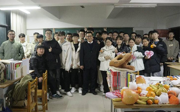 ʮ����ˮ�������ߡ�����Դ�뻷������ѧԺ�·���ʦΪ����ѧ������ˮ��ף��