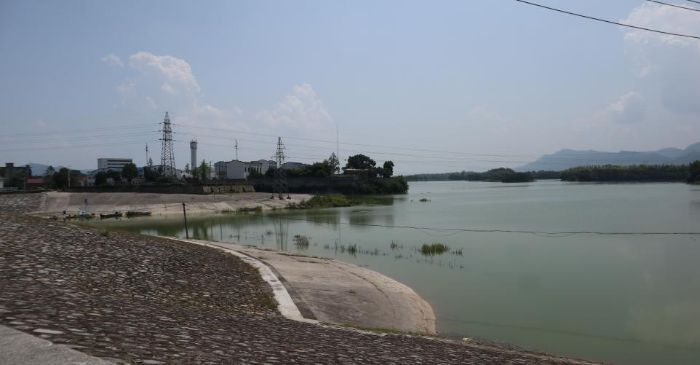 �ഺ��������ԽŲ�����ˮ�����������ഺߵ�ʽ��Ӱ��� �����Ӻ�ѧ���������½ˮ������Ŧ��ʵ