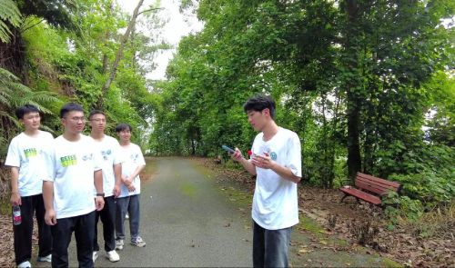 ��ѧ�ӵǰ���ɽ��̽��̬�ؾ� ����ɫ����