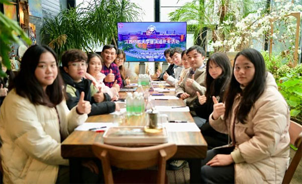 ����ѧԺ�շ�����ҵ�˳��չ��