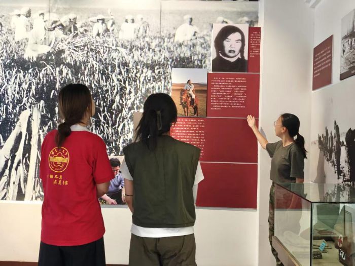 Ӣ�������� Ů���غ�ɽ