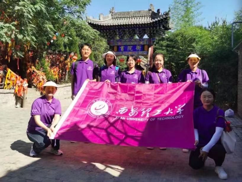 ��������ͯ�ġ�����ũ�����ݴ���ɶ�ͯ�ľ�����԰��������������ѧ����˼����ѧԺ������ͯ���ʵ���ӵ��л˳����չ