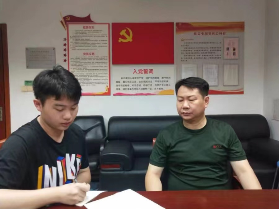 ׷Ѱ��ɫ�㼣������Ӣ�����¡����Ŷ�̽�ó��ݺ�ɫ�ر�ʵ������