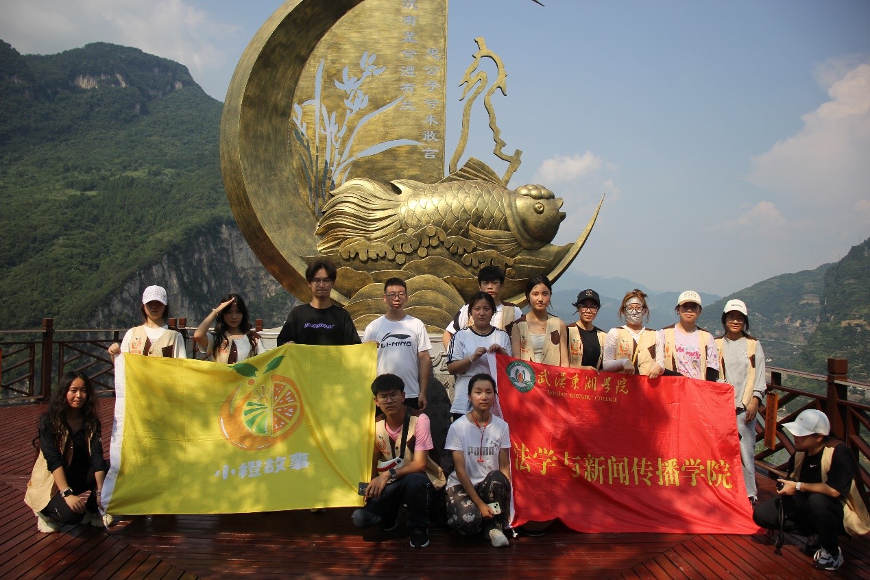 Ͽ������ӳ���ͣ��ഺ��������ǧ��ɽˮʫƪ