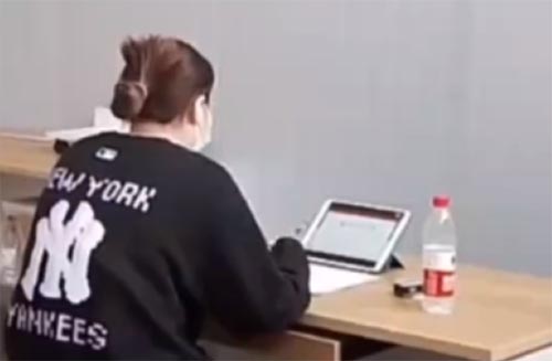 �Ϻ�һ����ѧ�������ڷ���ҽԺ�ڱ�ҵ���