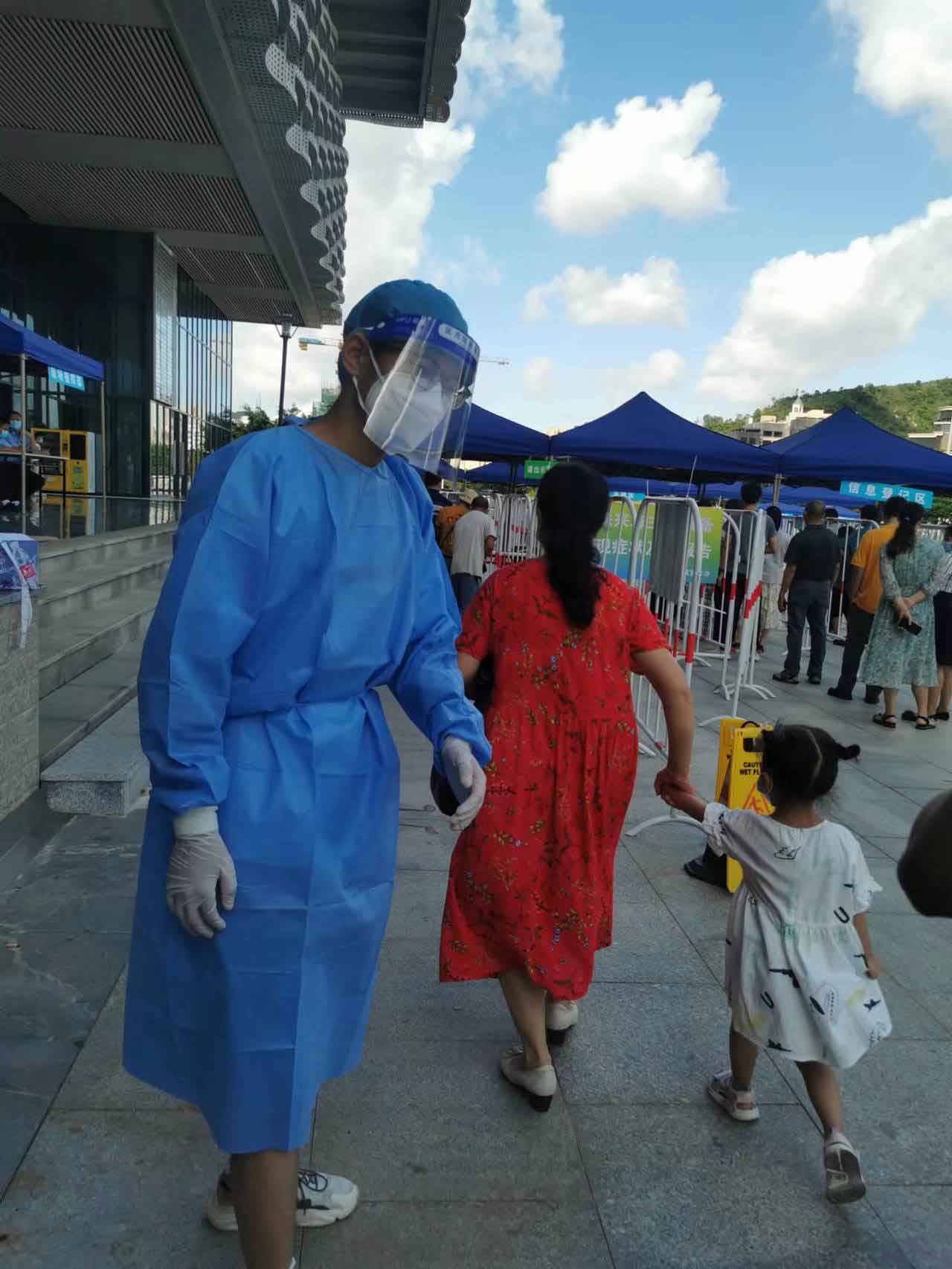 ����֮�½Ӱ����У����ĺ�����������