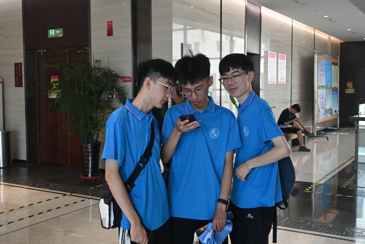 ����������ʵ������������˫������������Ͳ��մ�