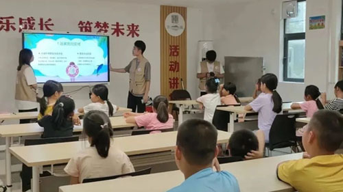 �㽻Ժѧ�����������硪���㽻ѧ�ӷþ۰�ǿ�����滭������ͼ������������չ