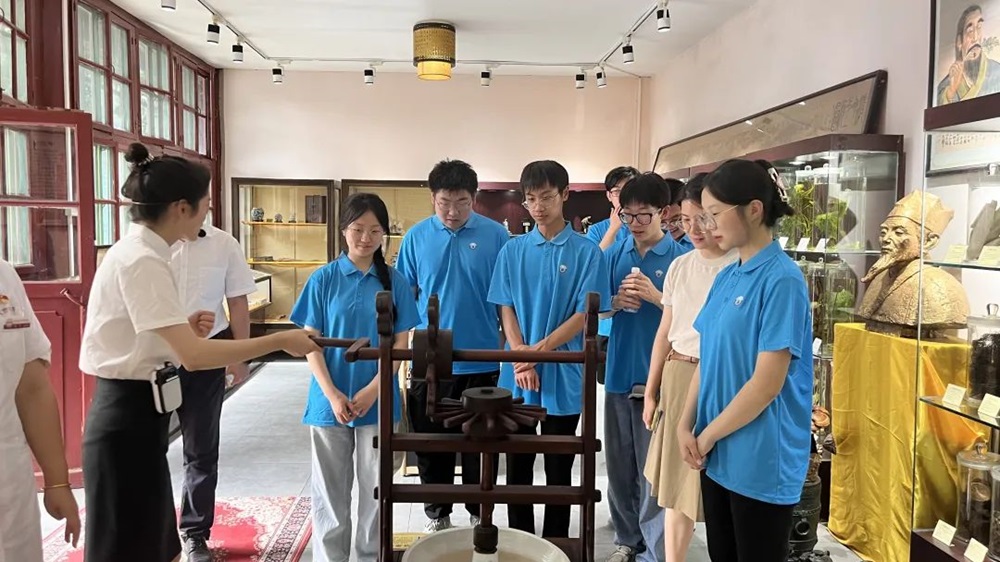 �ӱ���ҽҩ��ѧҩѧԺ������ҩ�㡱ʵ����̽��������ҽҩ�����