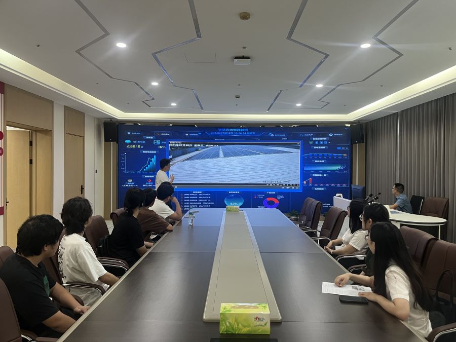 �Ͼ����պ����ѧ���ýŲ�������壬�Ե���չ���ഺ