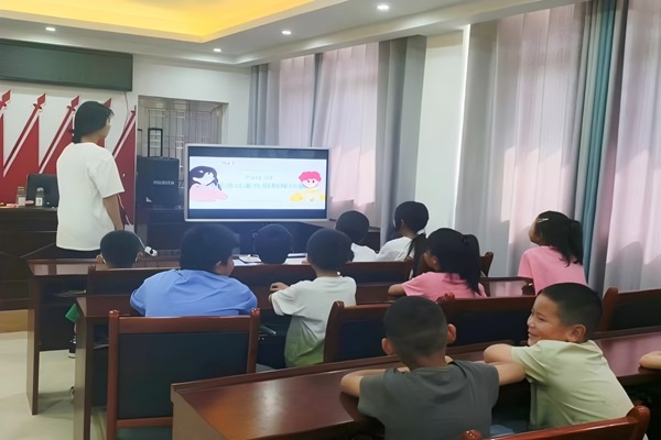 �ഺ����ͬ���翪չ�й��ڡ�����Ů������ͬ������