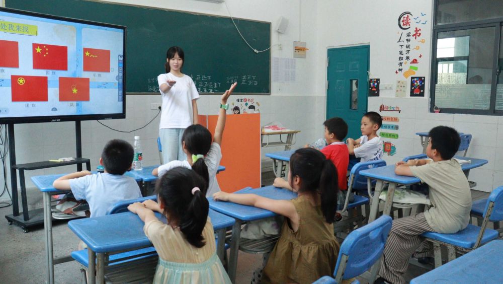 �Ϸʴ�ѧѧ�Ӹ�С����չ���ʵ����������������ģ�����֮���