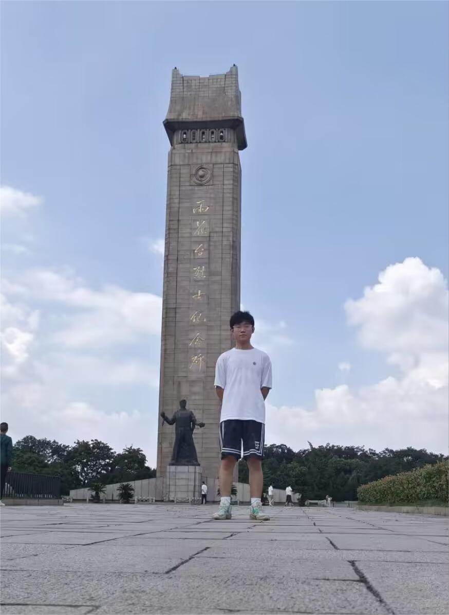 ׷Ѱ��ɫ���䣬���к�ɫ���񡪡��껨̨��ʿ��԰