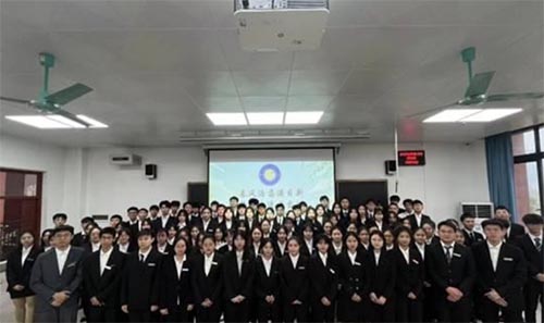 ���������ѧ����У���������ܽ���˳���ٿ�