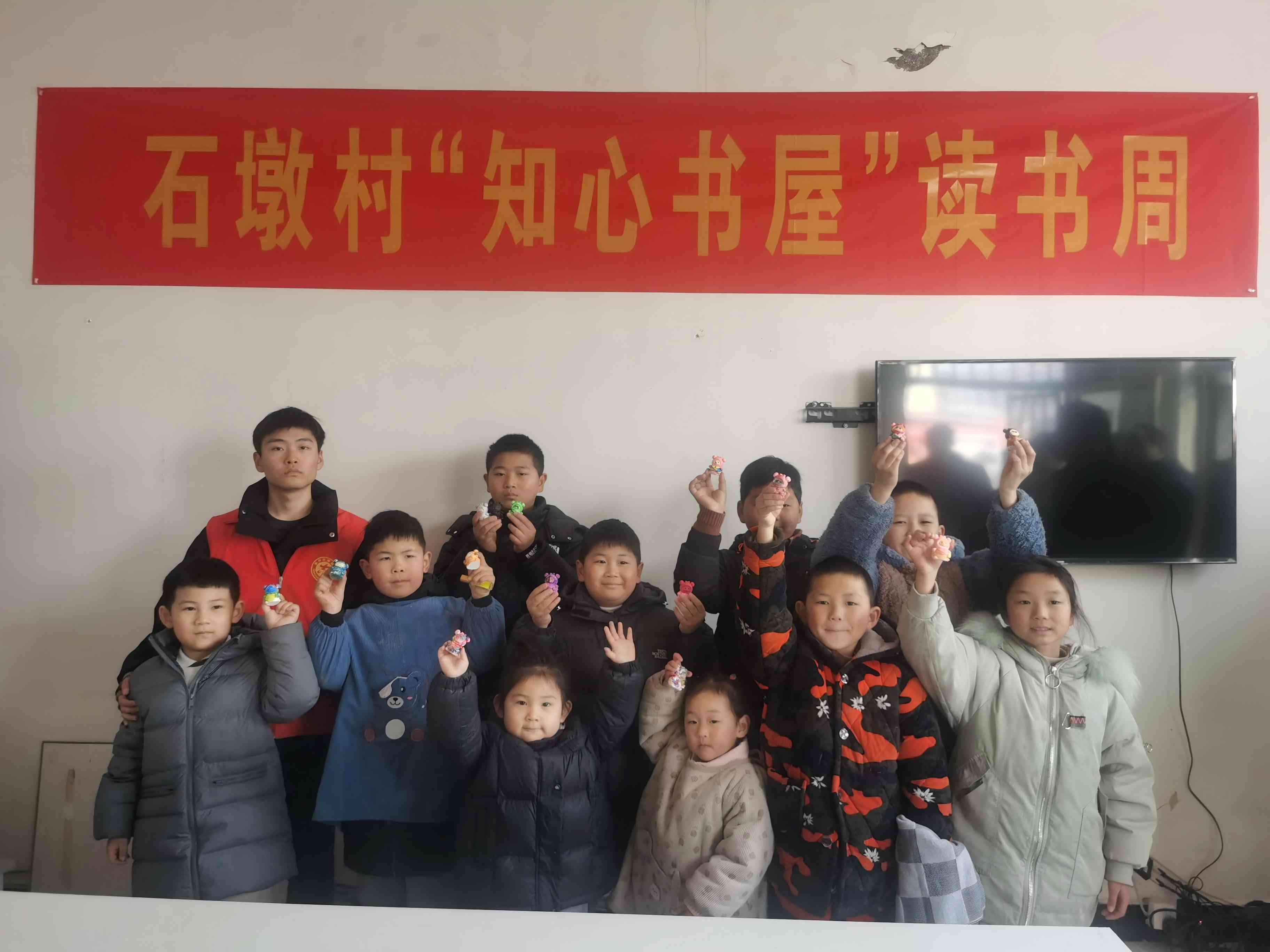 ��ͨ����ѧԺ��ѧԺ����2304���˵ÿ�չ���ֻ�ʯ�࣬����Ԫ����ʵ���