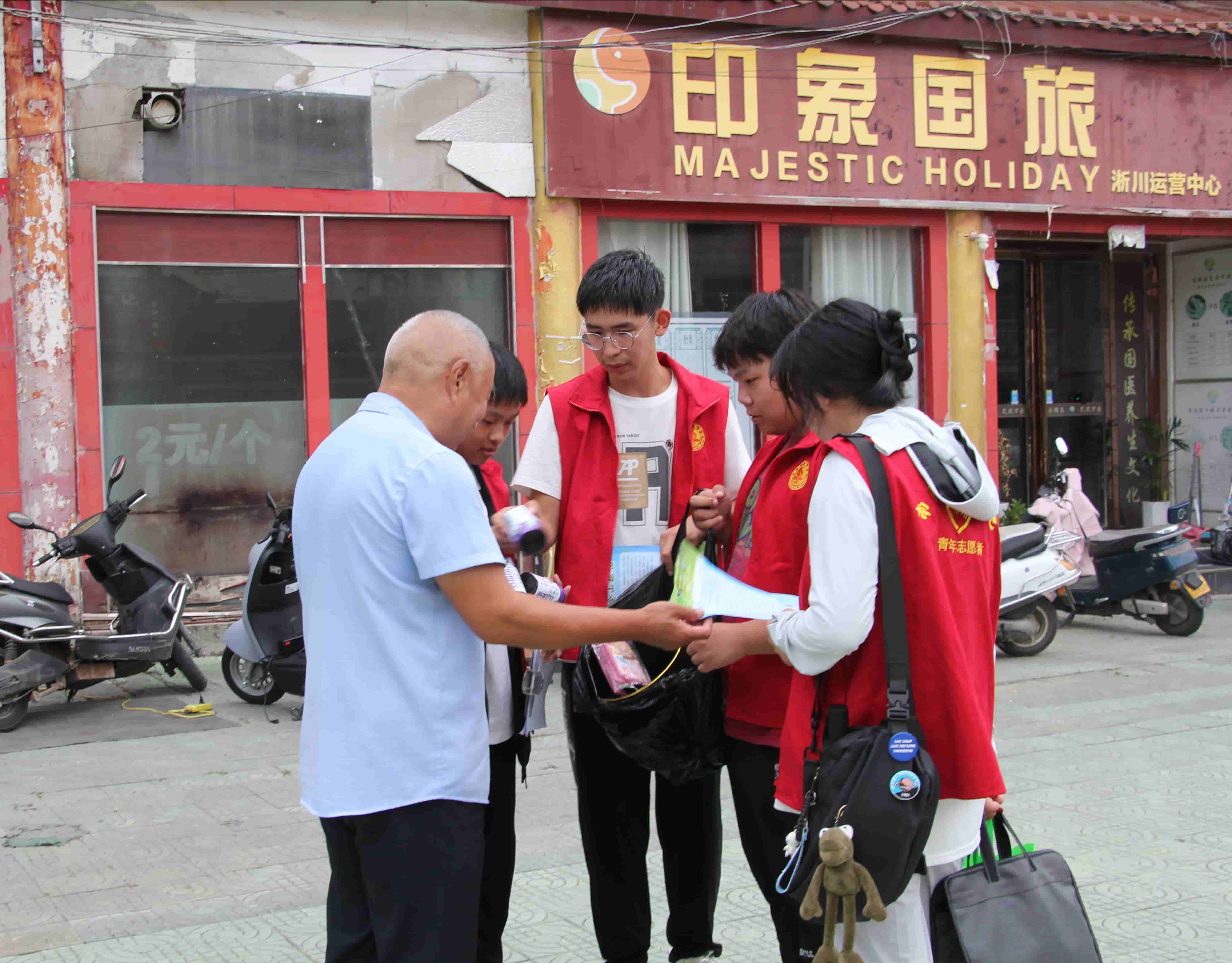 ����ʦ��ѧԺ������ѧ������ѧԺ�������й����ഺ�ж�����ɫ�����ƿ�ʵ���