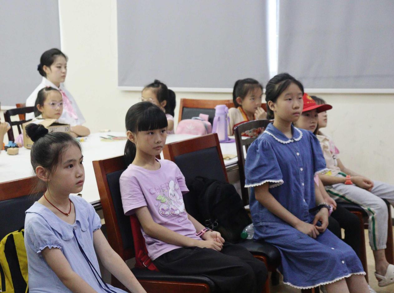 ����ѧ�����ж�����������־Ը����Ӵ��컷��֪ʶ�߽�����