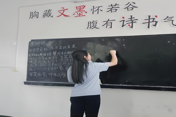 �������ѧԺ���ഺ���Ρ�ͨ��־Ը����ӿ�չ��Ԥ����������ѧ�γ�